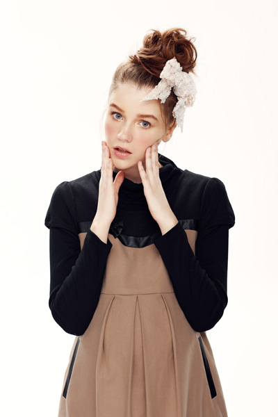 38周時(shí)尚高領(lǐng)百搭連衣裙