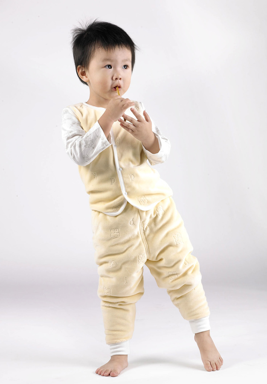 卓?jī)呵锒禊Z絨背心套裝