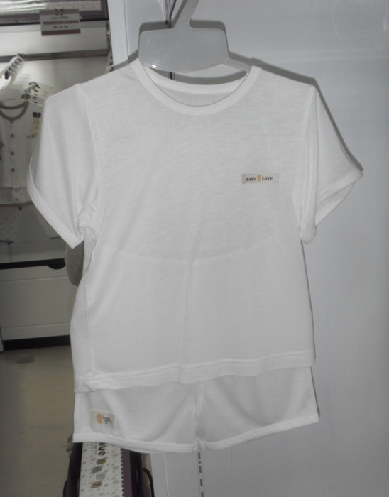 娃愛(ài)的蓓蓓圓領(lǐng)白色夏季套裝