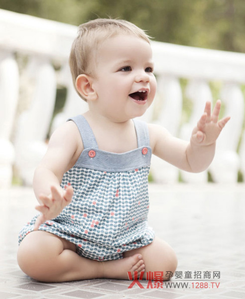 哇喔哇喔可愛印花連體衣