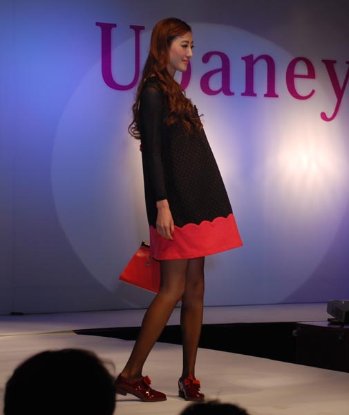 ��(y��u)ؐ�ݺ�ɫ�ЋD�B��ȹ