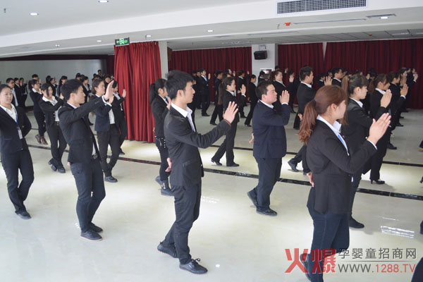 火爆網(wǎng)員工合影