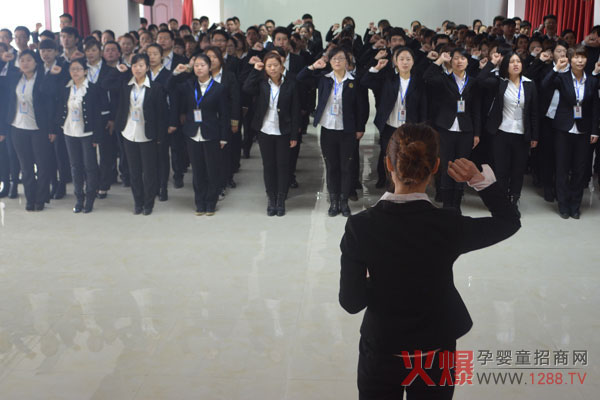 團結奮進的火爆網(wǎng)員工