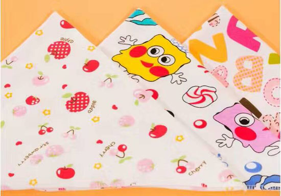 淘貝貓雙層純棉三角巾-卡通圖案.jpg 淘貝貓雙層純棉三角巾-卡通圖案.jpg