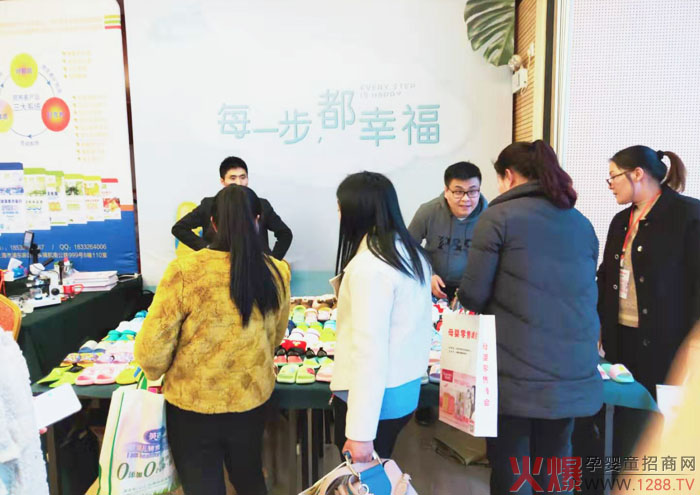 ÿһ�������Ҹ���ĸ�����۷������վ�����չ����Ҹ�����ͯЬ���ʱ��F(xi��n)�A������