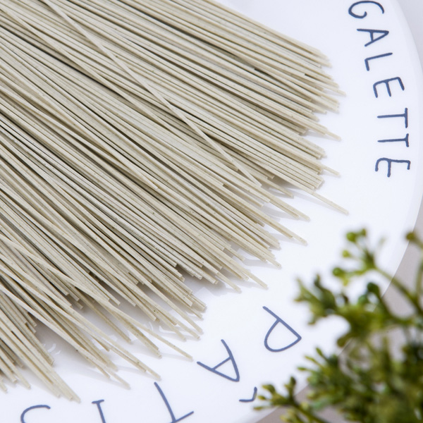 麗嬰美果蔬面 菠菜味3.jpg