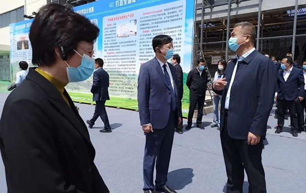 寶雞市委書記楊廣亭領(lǐng)導一行參觀和氏特殊醫(yī)學配方羊奶粉生產(chǎn)線項目.jpg 寶雞市委書記楊廣亭領(lǐng)導一行參觀和氏特殊醫(yī)學配方羊奶粉生產(chǎn)線項目.jpg