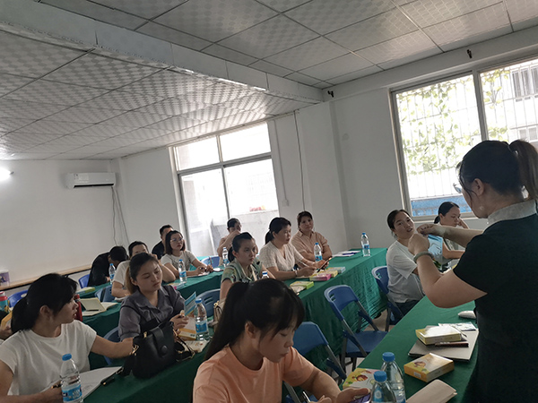 施貝安三伏貼產(chǎn)品現(xiàn)場展示.jpg 施貝安三伏貼產(chǎn)品現(xiàn)場展示.jpg