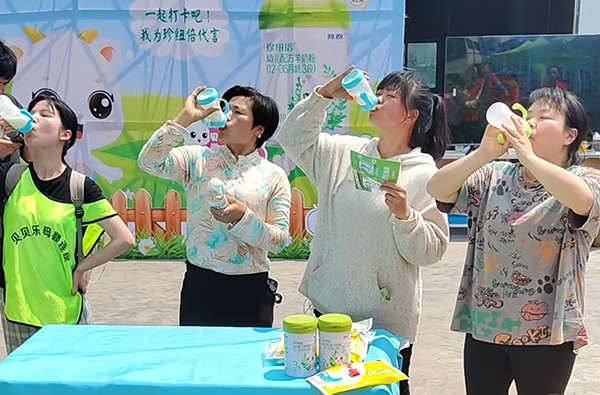 珍紐倍萬罐羊奶計(jì)劃走進(jìn)重慶.jpg 珍紐倍萬罐羊奶計(jì)劃走進(jìn)重慶.jpg