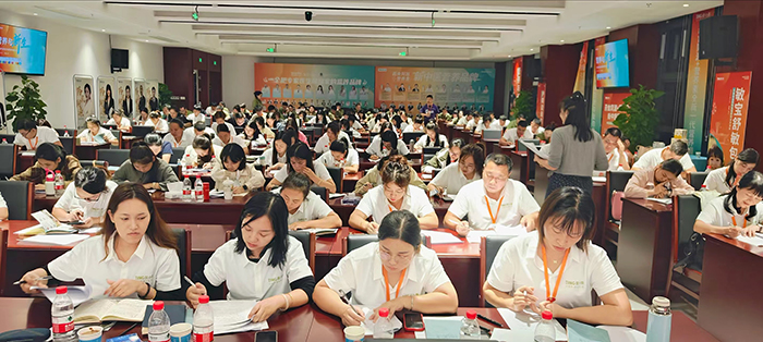 營小善全國首屆新中醫(yī)營養(yǎng)學(xué)術(shù)交流會4.jpg 營小善全國首屆新中醫(yī)營養(yǎng)學(xué)術(shù)交流會4.jpg