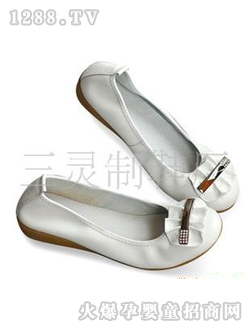 ���`��ɫ�ЋD��Ь