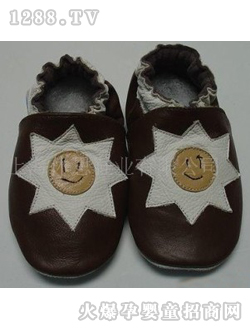 ��˼��ɫ�냺Ь