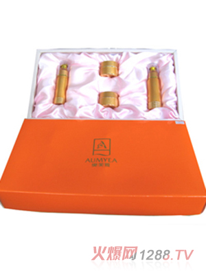 �Č��m˹�ЋD��ɫ���b�Y��