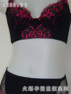 ��һ�c�{���̓��º�ɫ