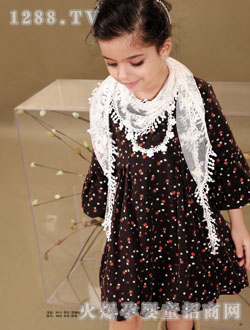 ���׵���ɫӡ���B��ȹ