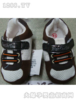 麗嬰房白黑學步鞋