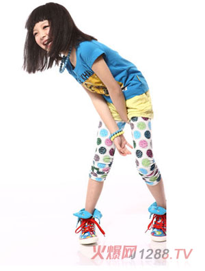 �����ݿɐ�(��i)Ůͯ�b