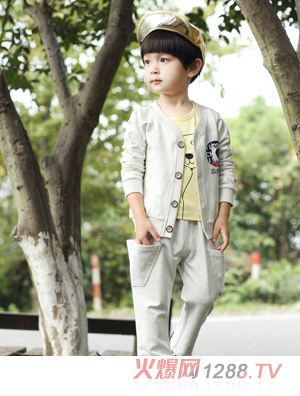 ���c�neͯ���Ќ������b�װ�ɫ